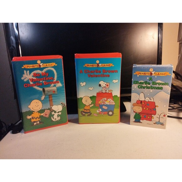 Peanuts VHS Lot of 3 - Snoopy, Charlie Brown - Picture 1 of 7